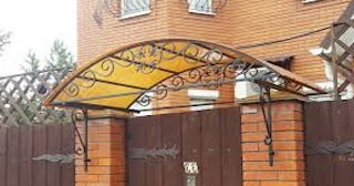 Навесы над калиткой - монтаж в Сургуте от НавесыСрг | от 1737 рублей